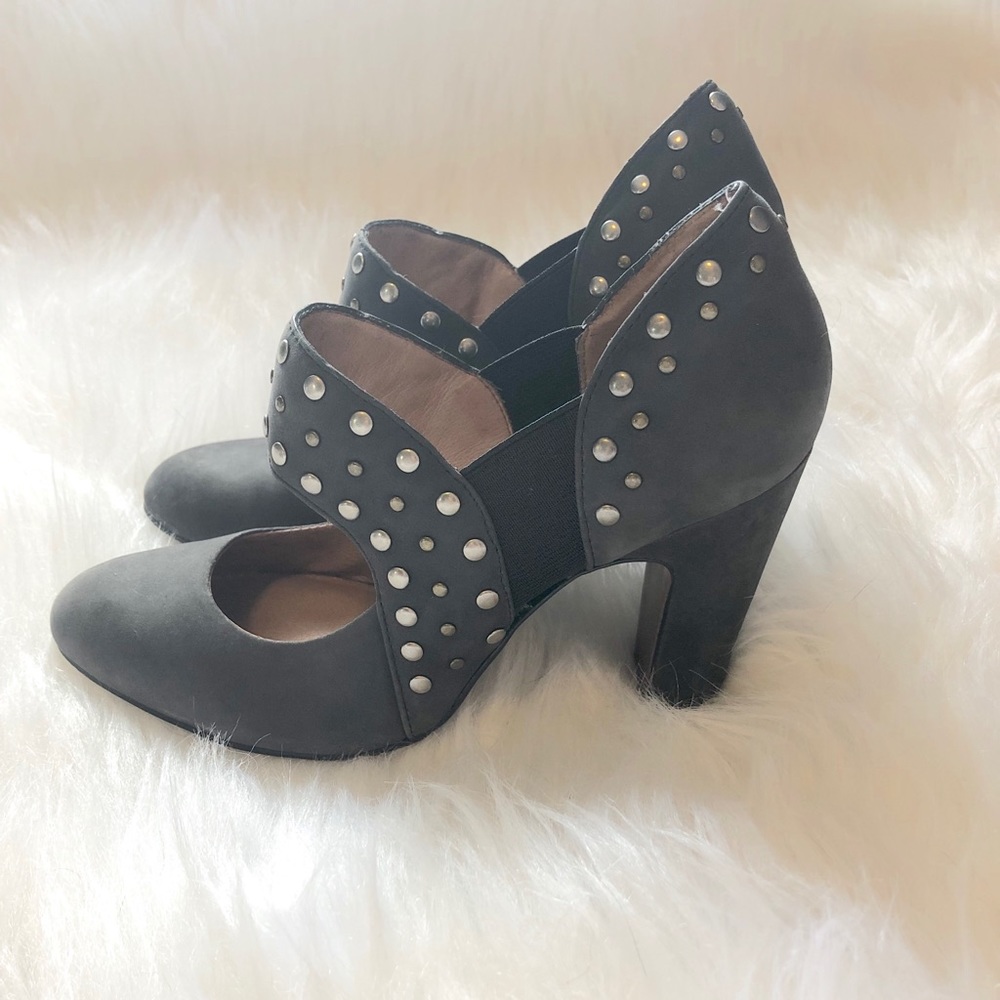 No. 704b Suede Studded Round Toe Chunky Heels